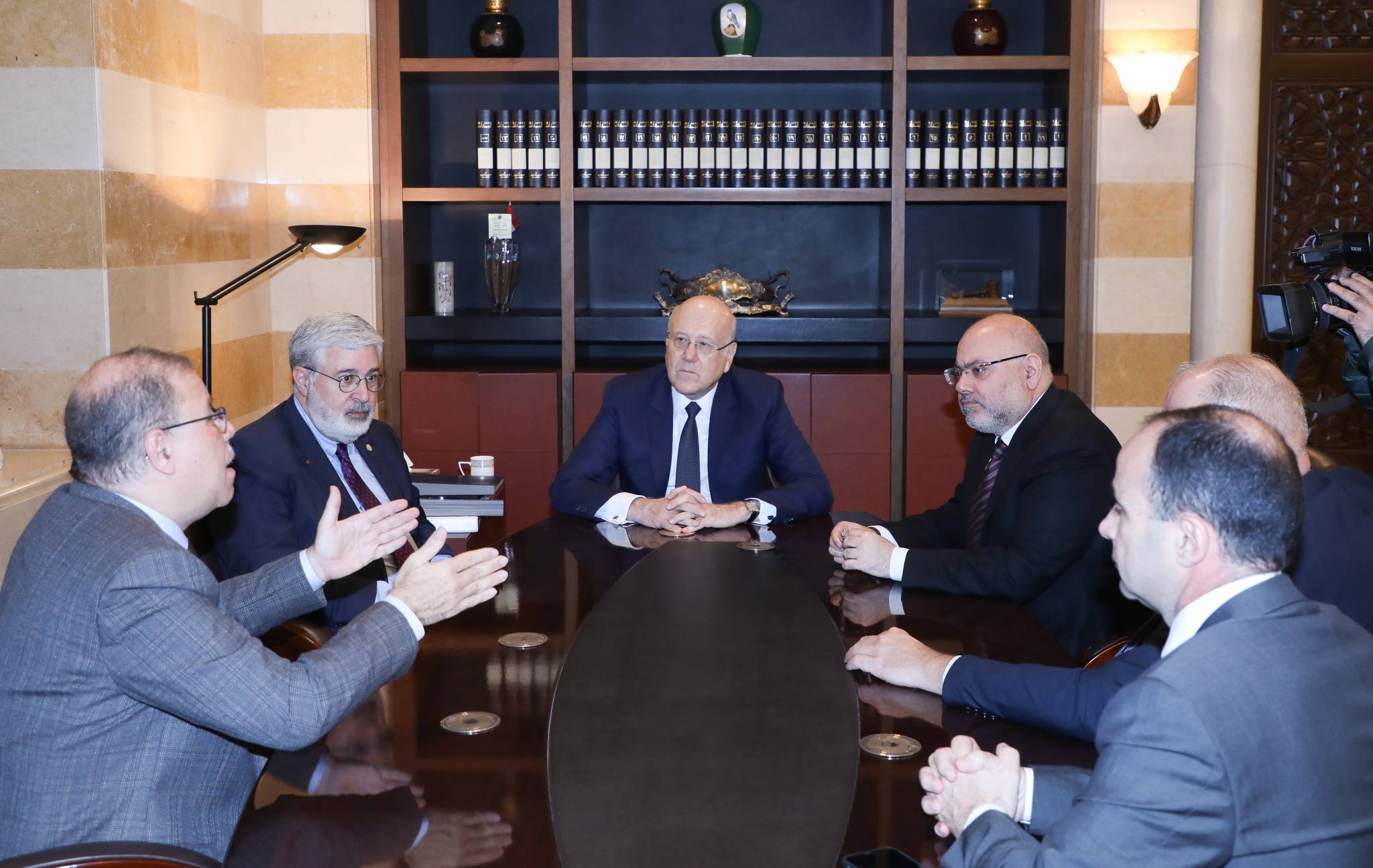 ميقاتي ترأس اجتماعاً لتأمين الطبابة والأدوية
الأبيض: مستمرّون في إيجاد حلول للمشكلات