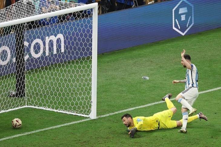 هل كان يجب إلغاء هدف ميسي في شباك فرنسا؟