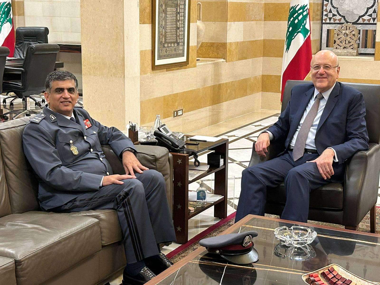 ميقاتي ترأس اجتماعين لبحث القطاع الصحي ومطالب البلديات
أبو الحسن: ضرورة إنجاز تشكيل الهيئة الناظمة للكهرباء
عثمان: الوضع الأمني جيد والإجراءات الأمنيّة ستتكثف خلال الأعياد