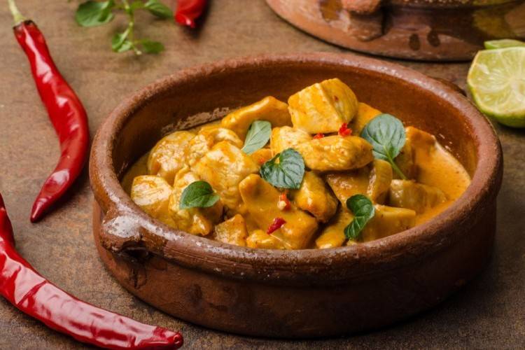 طريقة عمل دجاج بالكاري والبطاطا الحلوة
