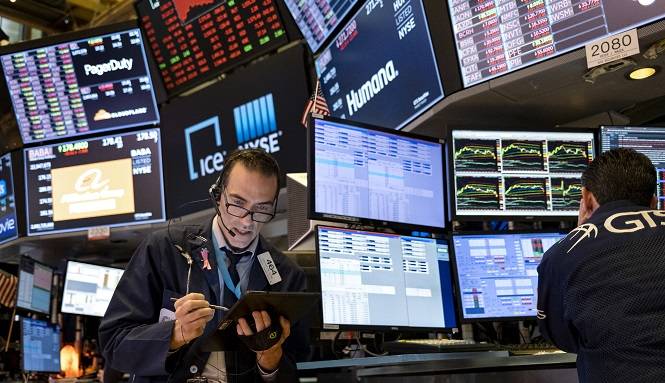 الأسهم الأميركية تواصل التراجع لليوم الرابع.. والأوروبية ترتفع