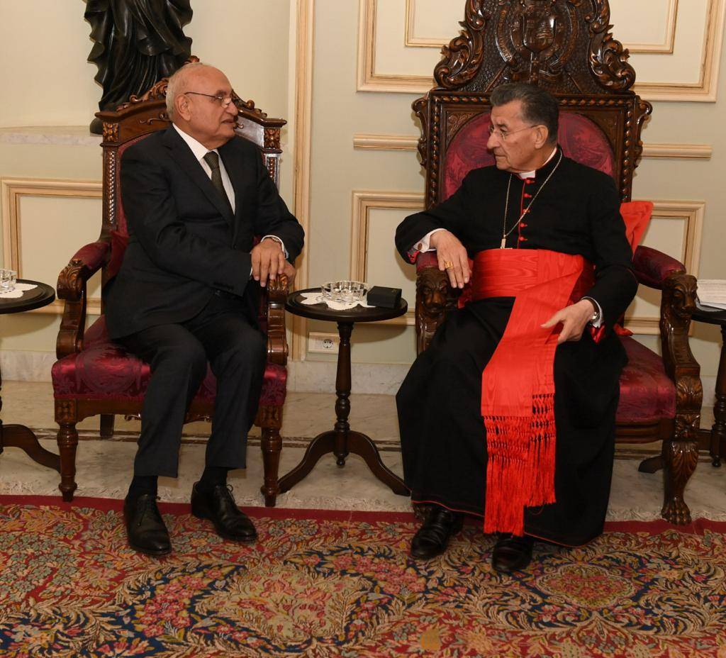 وفد " قواتي" زار الصرح البطريركي
الراعي أمام وفد "كتائبي": لبنان يتحوّل الى دولة دينيّة
