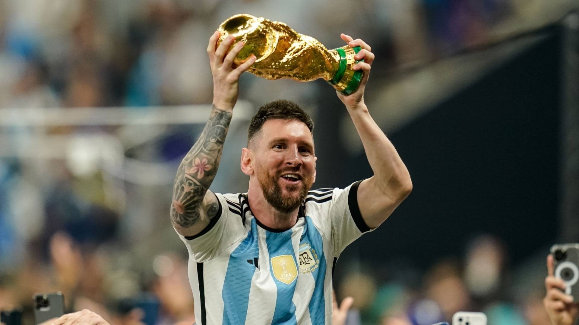 بعد فوزه بكأس العالم.. عرض وحيد على طاولة ميسي