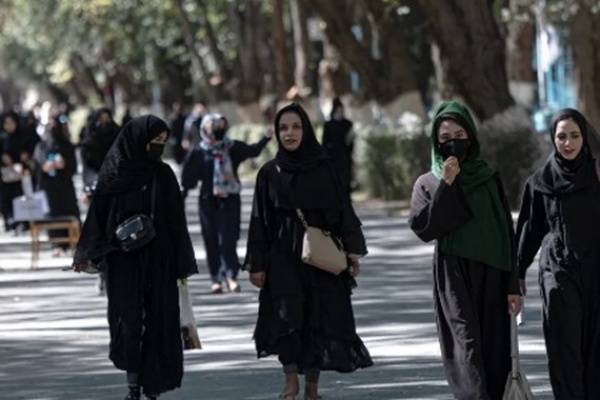 كيف علّقت أميركا على قرار "طالبان" حرمان الفتيات من التعليم الجامعي؟