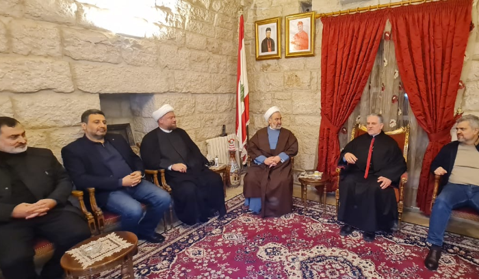وفد من حزب الله زار المطران عون مُهنئاً بالميلاد