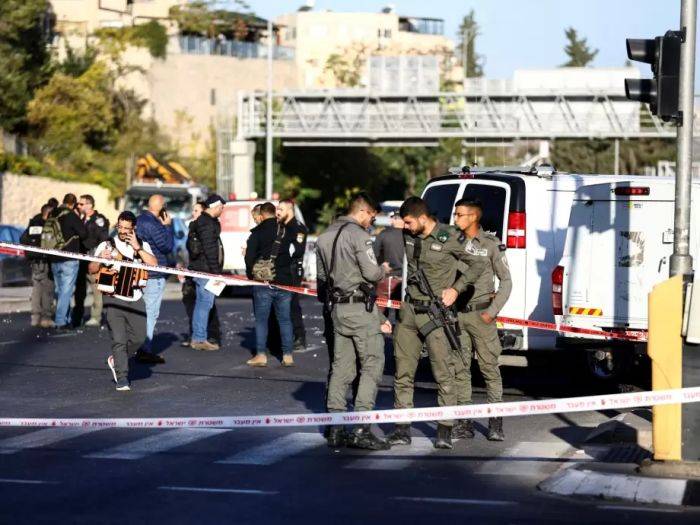 الاحتلال يعتقل مُنفذ عمليّتي القدس .... ومُداهمات في الضفة
«عرين الأسود» تستهدف معسكراً وحاجزاً للعدو في نابلس