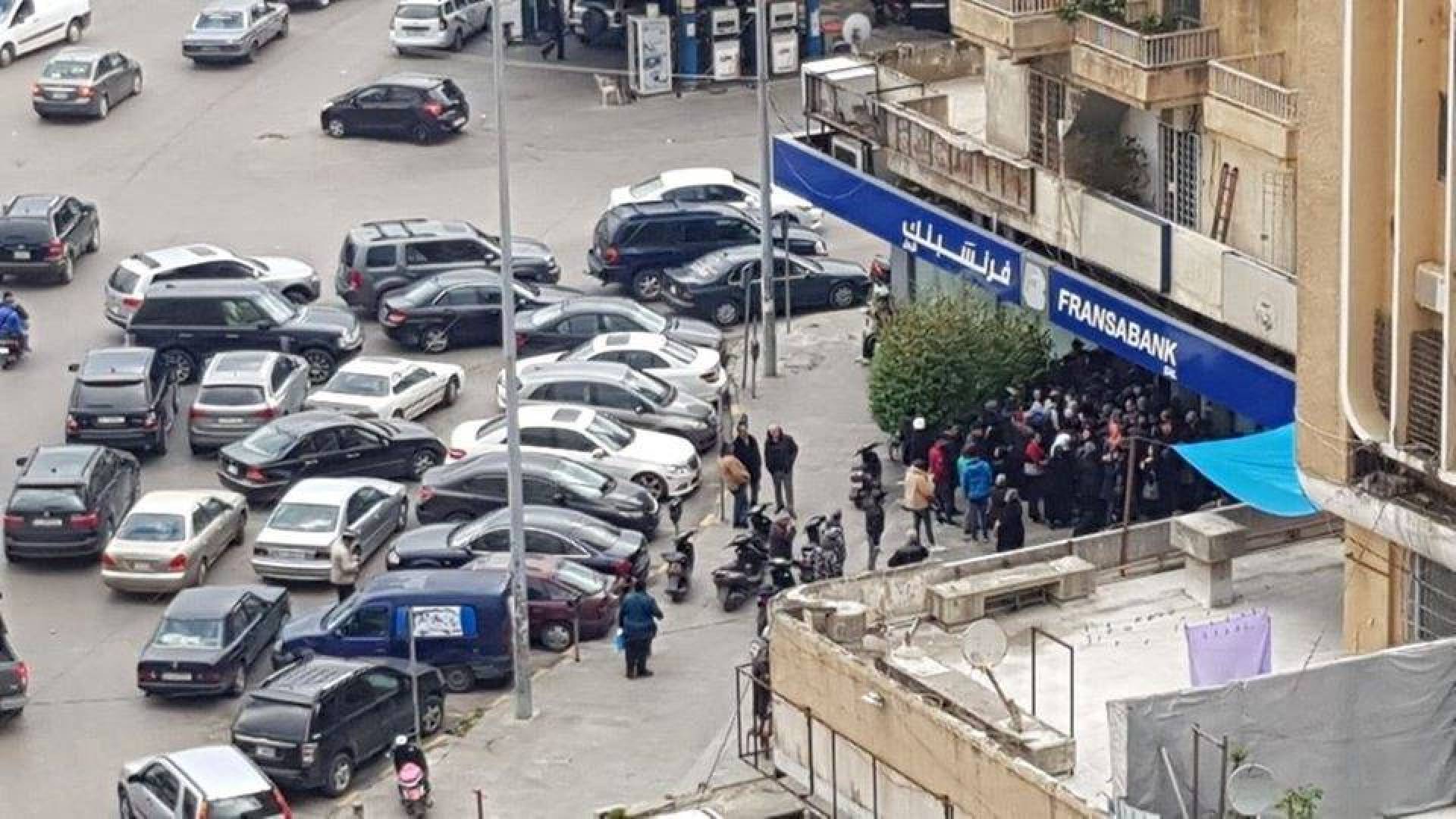تحضيرات خجولة لاحتفالات رأس السنة في طرابلس
رغم الأزمات وطوابير الذلّ أمام المصارف