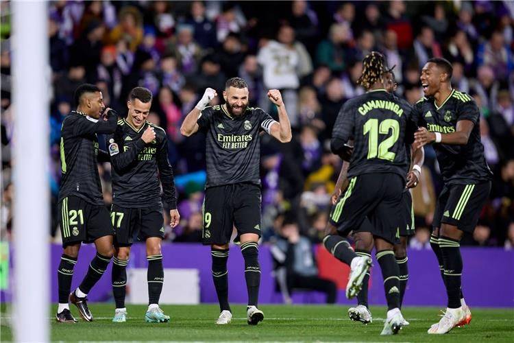 بنزيمة يقتنص 3 نقاط ثمنية... ومدريد متصدر الدوري بفارق نقطة