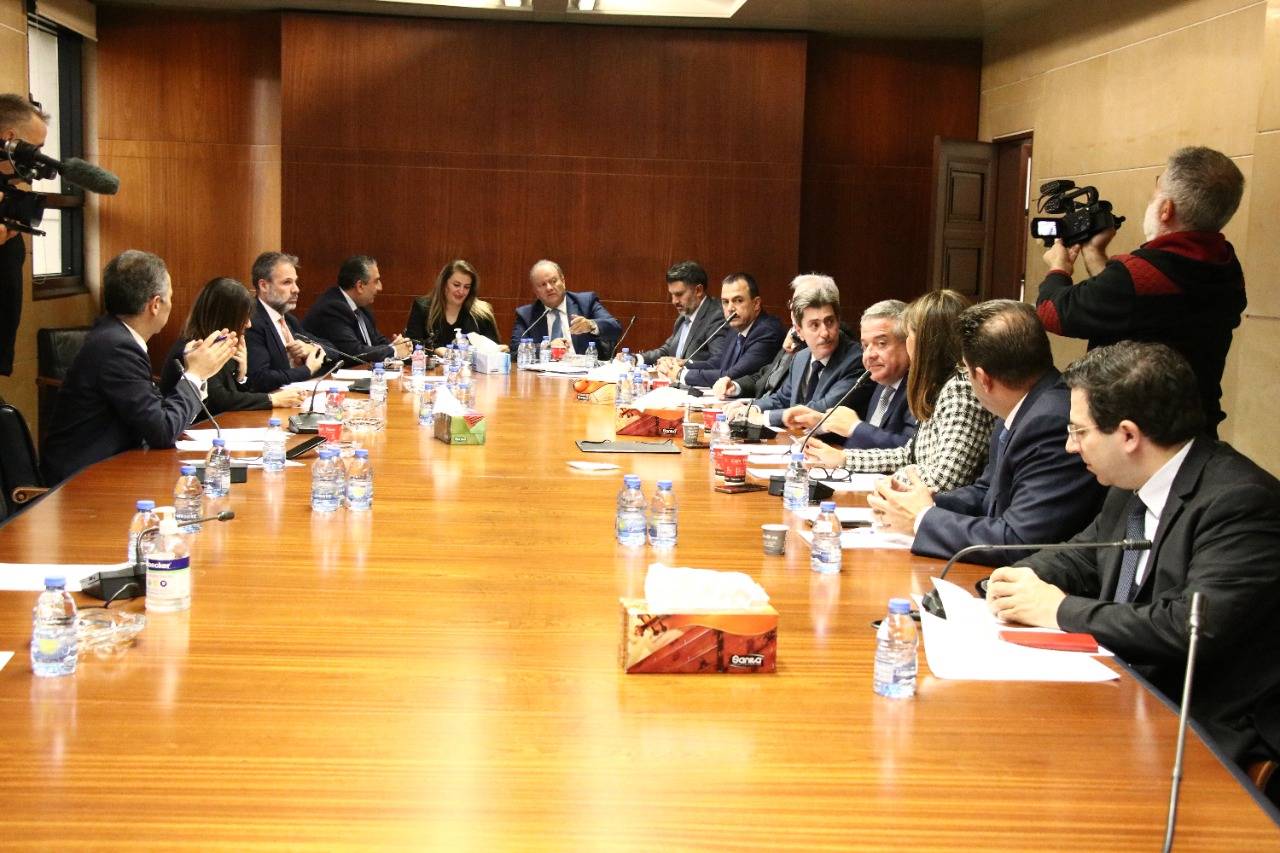 كسبار: أطالب بالعمل على النهوض
بالوطن الذي بات على شفير الهاوية