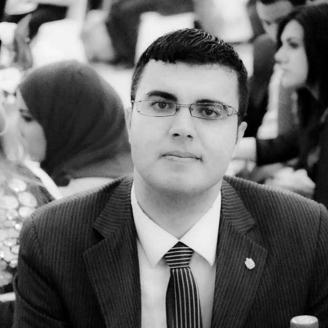 خبير السوشيال ميديا أنور هاشم يحذر من نشر المستندات الشخصية