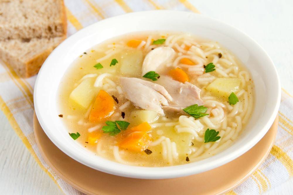 طبق اليوم: شوربة لسان العصفور بالدجاج