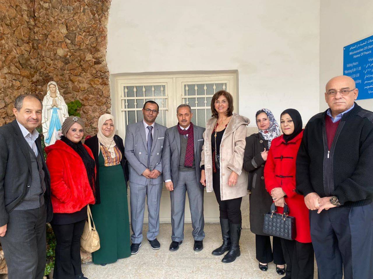 نُثيله ريحاني بمبادرة انسانية بمركز رعاية المسنين بالعاصمة الأردنية