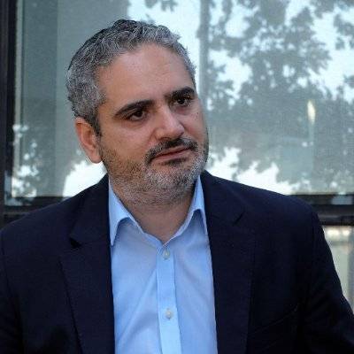 تساءل الباحث في مؤسسة كارنيغي مهند الحاج علي  اذا كان رئيس الجمهورية يجب ان يأتي دائما من الجيش؟