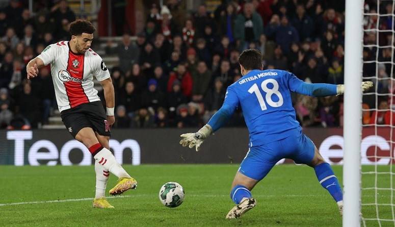 مانشستر سيتي يودّع كأس رابطة الأندية الإنكليزية المحترفة