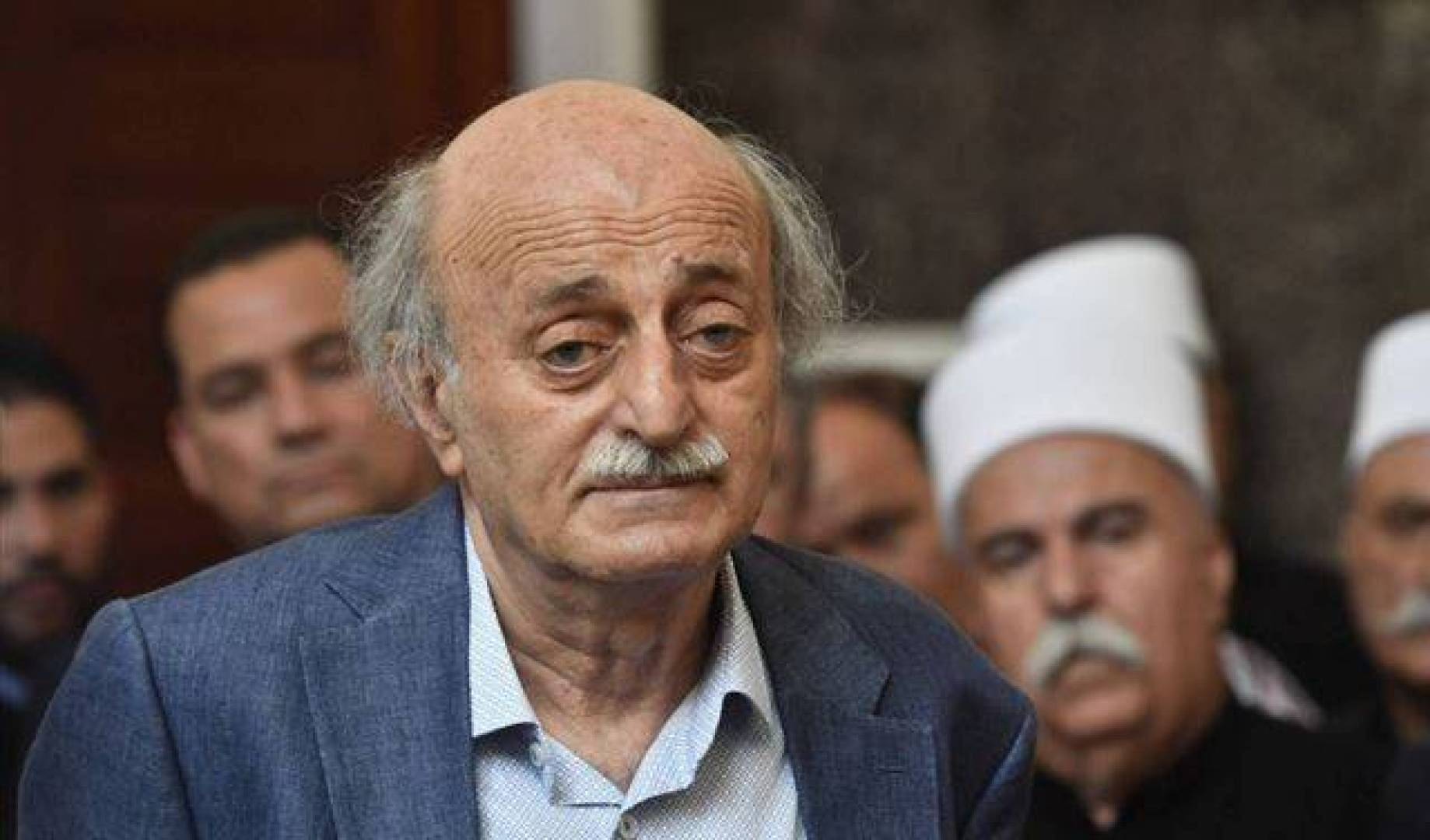 بعيداً عن الأضواء... جنبلاط يحل مشاكل 