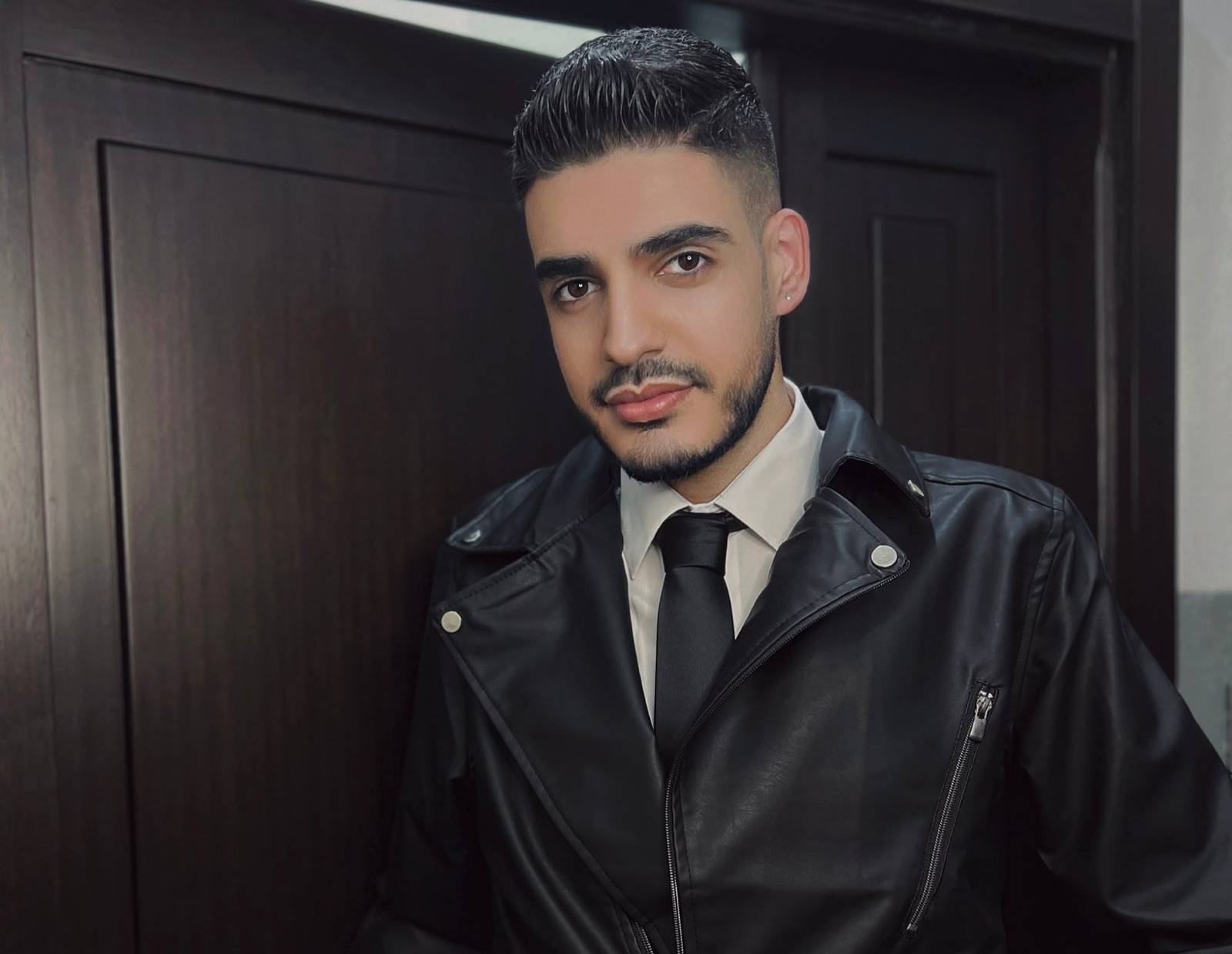 رولان مهنا يشوق جمهوره لأغنيته الجديدة