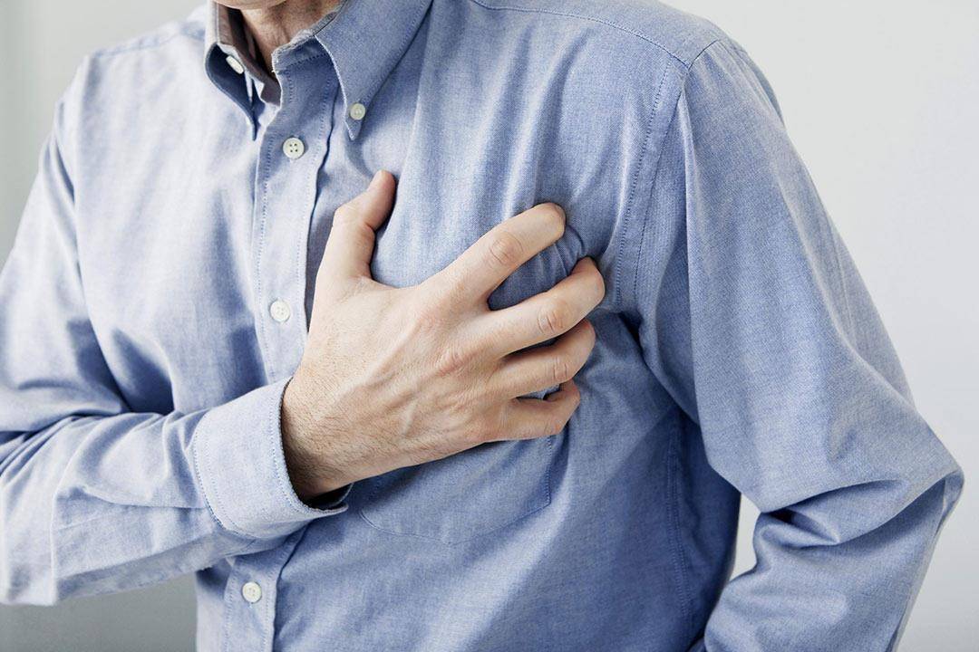 أعراض غير شائعة قد تشير الى نوبة قلبيّة وشيكة... إحذروها !