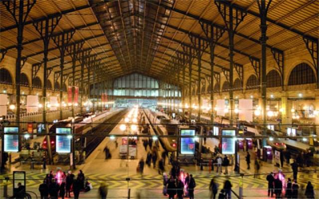 إصابات في عملية طعن  في باريس