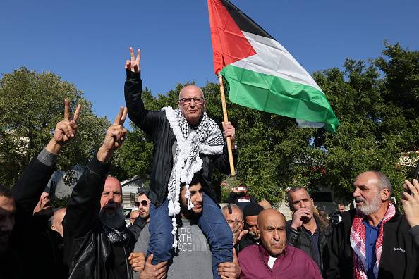 بن غفير يأمر بإزالة الأعلام الفلسطينيّة من الأماكن العامة
آشتية : الإحتلال يسعى لتقويض السلطة الفلسطينيّة