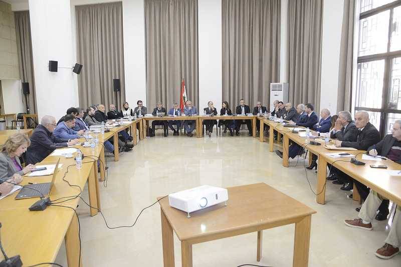 لجنة الاشغال بحثت ملف الكهرباء في حضور فياض والخليل
عطية: الموضوع يحتاج الى تنازل من الجميع لان "الغرامات" تزداد