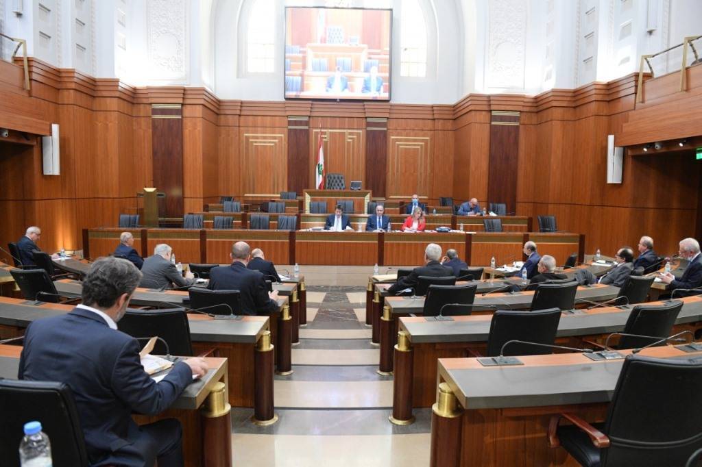 الحكومة ترمي كرة نار حقوق المودعين بمشروع مُقنّع... وتغيب عن أول اجتماع
«لجنة المال» بدأت مُناقشة «التوازن المالي» : أفخاخ كثيرة وتجهيل المسؤوليّة
