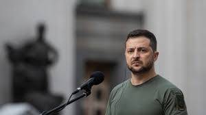 زيلينسكي يفرض عقوبات على 198 شخصية