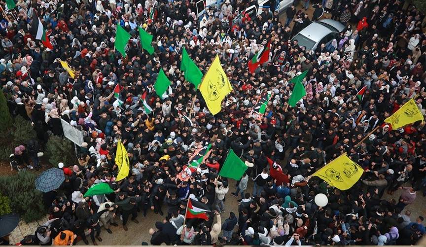 تشييع ثلاثة فلسطينيين إستشهدوا برصاص الإحتلال في الضفة الغربية