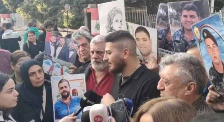 المحامي العام الإستئنافي في بيروت طلب تعهّدا من أهالي ضحايا المرفأ بالتزام السلميّة
ترك المستدعين من الأهالي بعد الإستماع الى إفاداتهم في ثكنة بربر الخازن