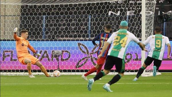 كلاسيكو ناري بين ريال مدريد وبرشلونة في نهائي كأس السوبر الاسبانية الأحد