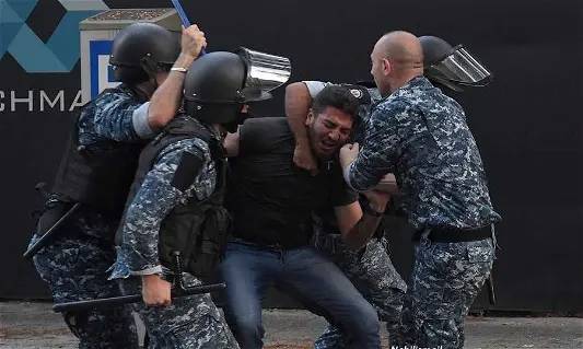 إتصالات الراعي ضبطت الشارع المشتعل وأخلت سبيل وليام نون
مخاوف من تعثّر نهائي لملف انفجار المرفأ عبر إسكات صوت الأهالي