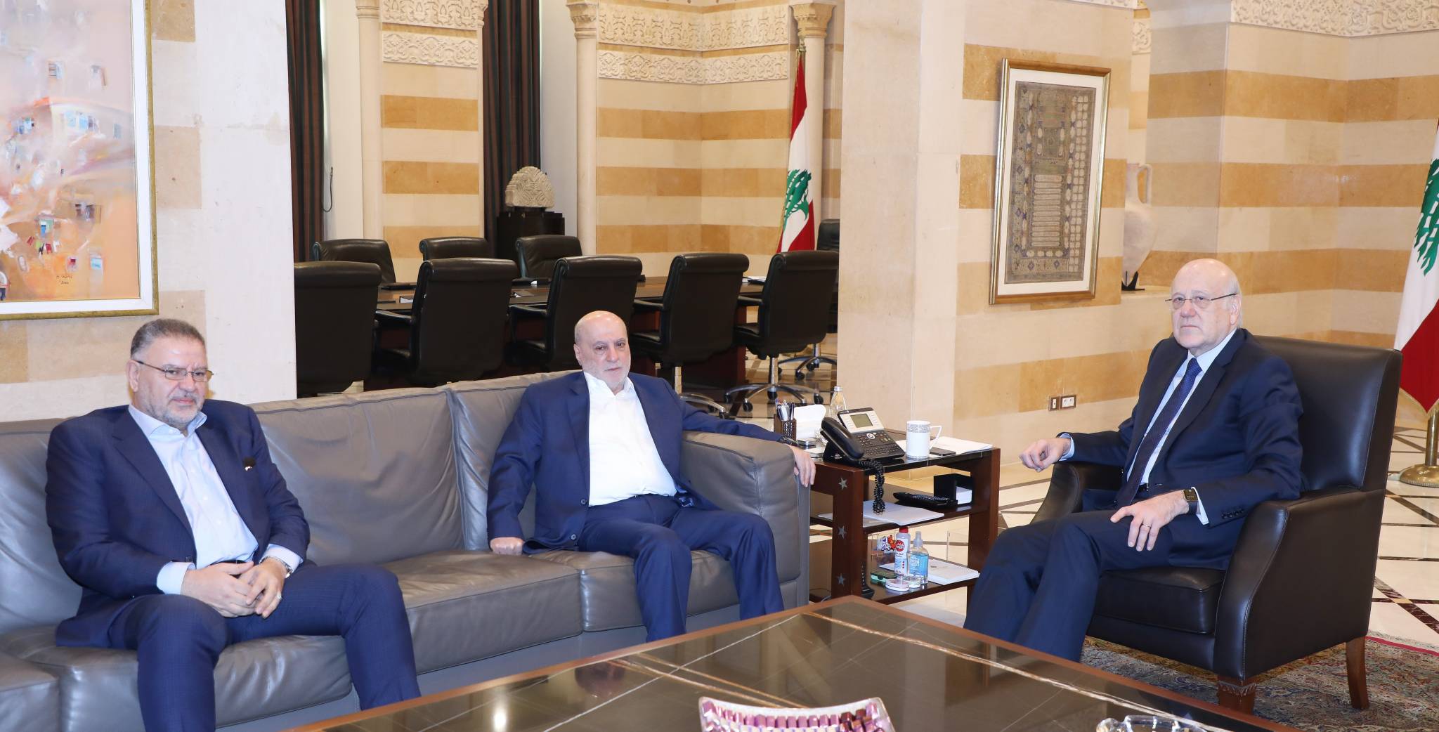 بحث مع فياض وشري شؤوناً إنمائية
ميقاتي اطلع من مكاري على تحضيرات
احتفال "بيروت عاصمة الاعلام العربي"