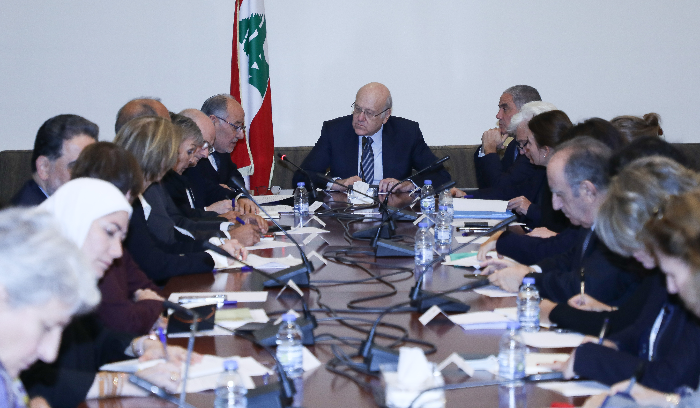 إجتماع لسفراء الجهات المانحة لدعم القطاع التربوي
الحلبي: أتوقع أن تتظهّر الحلول مطلع الاسبوع المقبل
