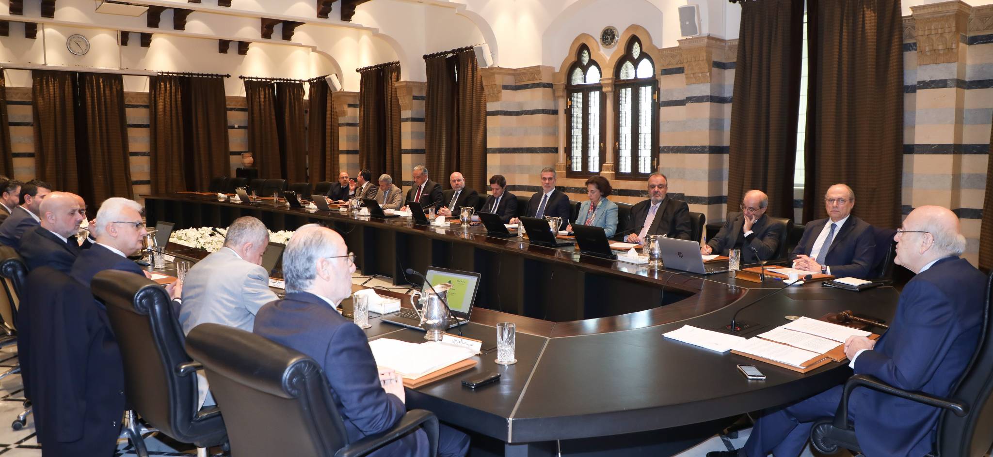 سجال الجلسة «الكهربائيّة» يُعمّق الشرخ بين باسيل وحلفائه