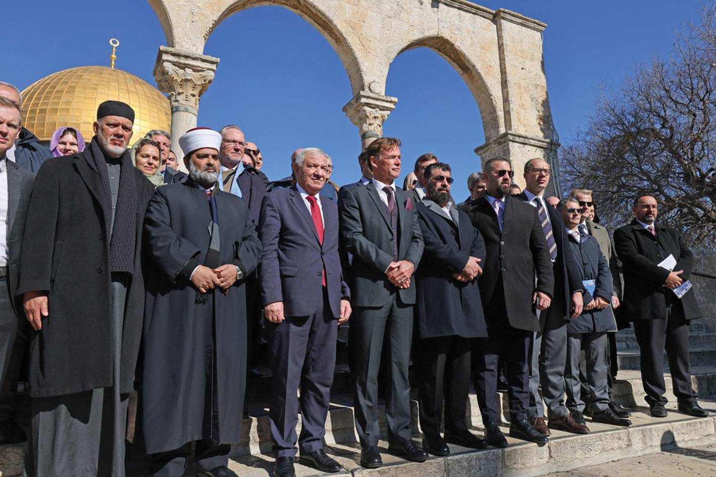 وفد أوروبي يزور المسجد الأقصى والاحتلال يعتقل 7 فلسطينيين بعد مواجهات في نابلس