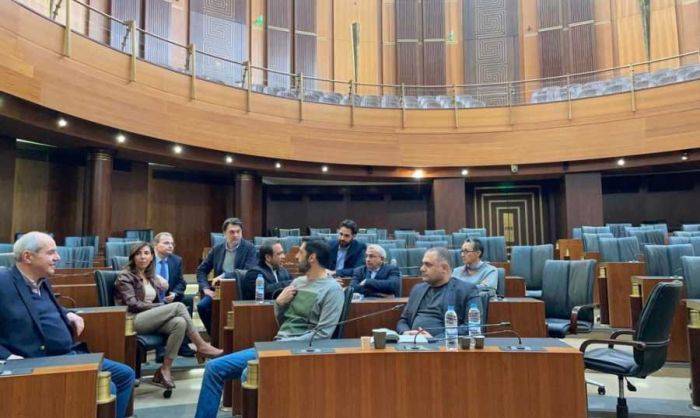 استمرار اعتصام عدد من النواب: لا مكان للحوار أفضل من المجلس