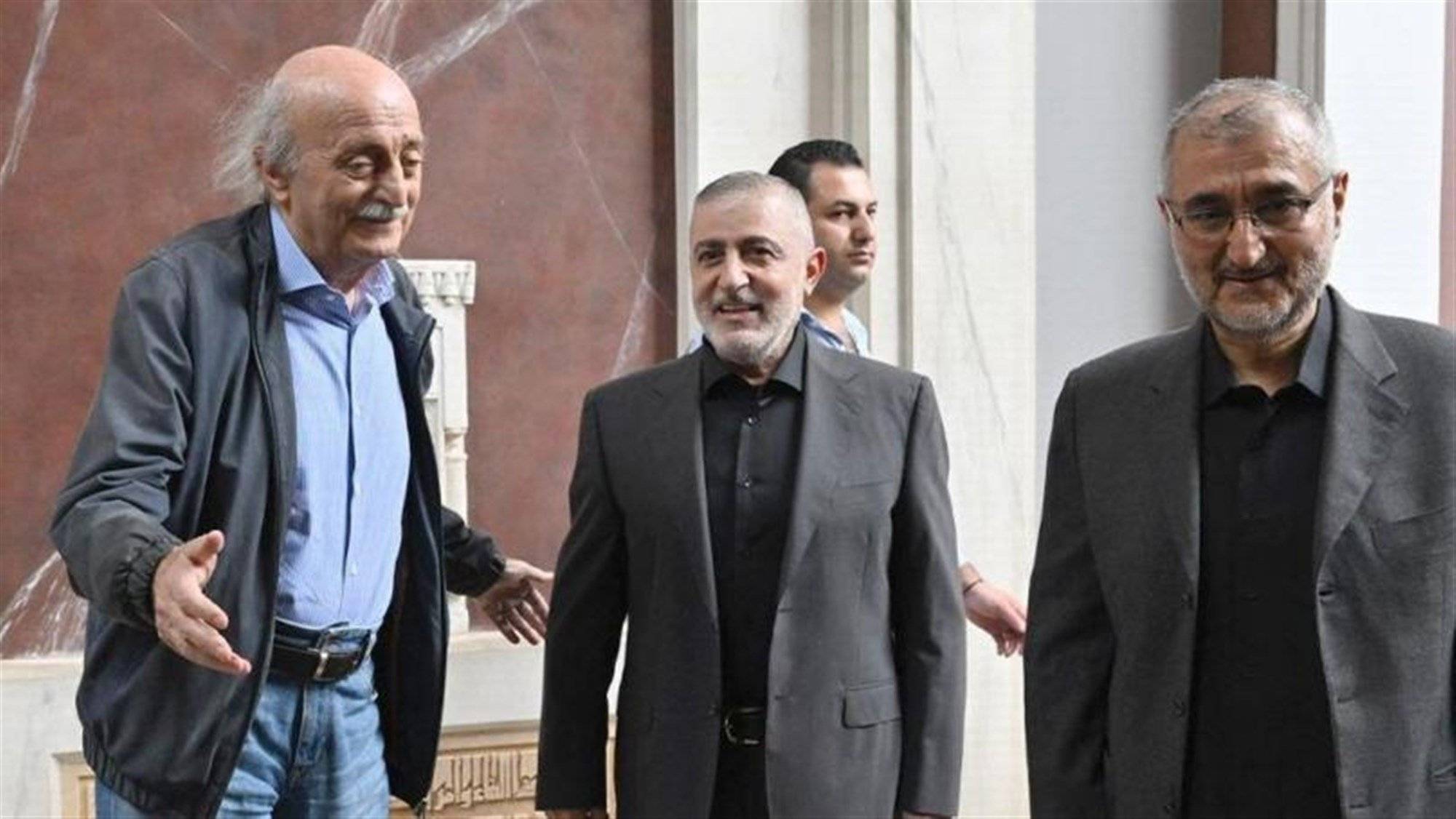 ردا على دعوات "تغيير التركيبة"... جنبلاط يتقرب من الحزب