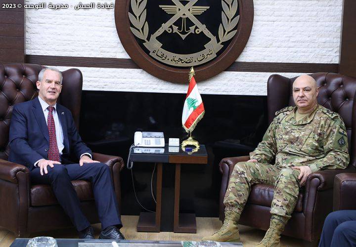 قائد الجيش عرض مع سفير أستراليا
علاقات التعاون بين جيشي البلدين