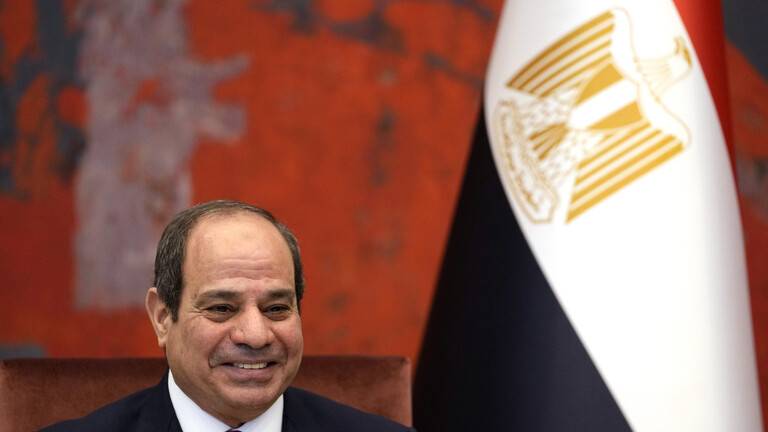 السيسي يرصد مكافأة جديدة للمصريين