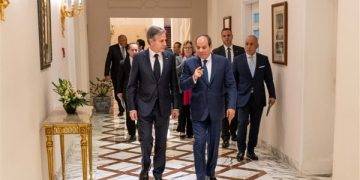 السيسي يستقبل بلينكن في أولى محطات جولته بالشرق الأوسط