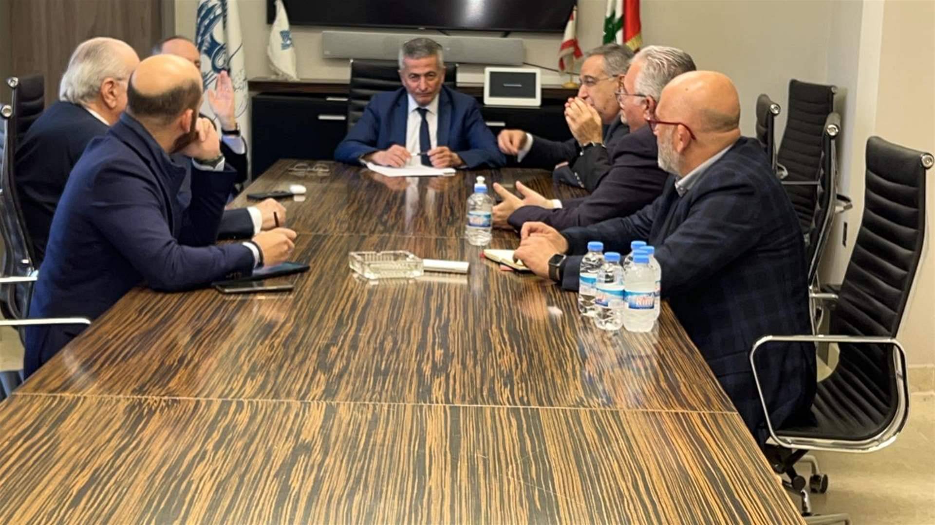 الخليل: نحرص على أهمية تشجيع الصناعة
