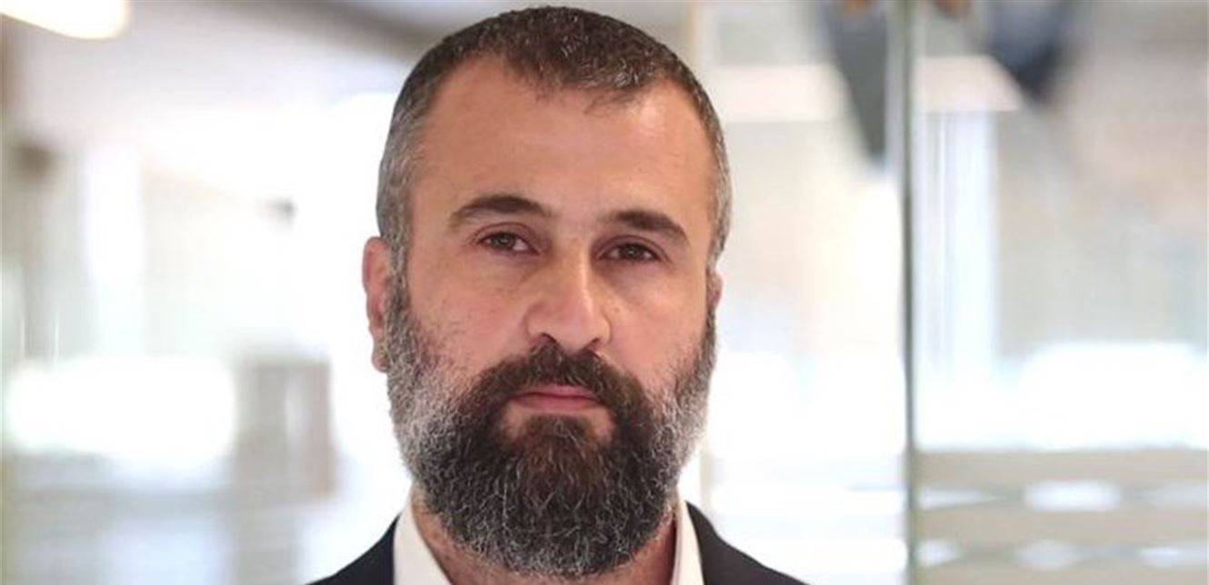 توقيف واصف الحركة مكبّل اليدين داخل وزارة العدل