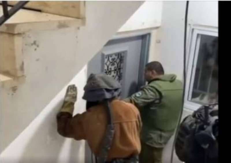 الاحتلال يغلق منزل عائلة منفذ عملية القدس الشهيد خيري علقم