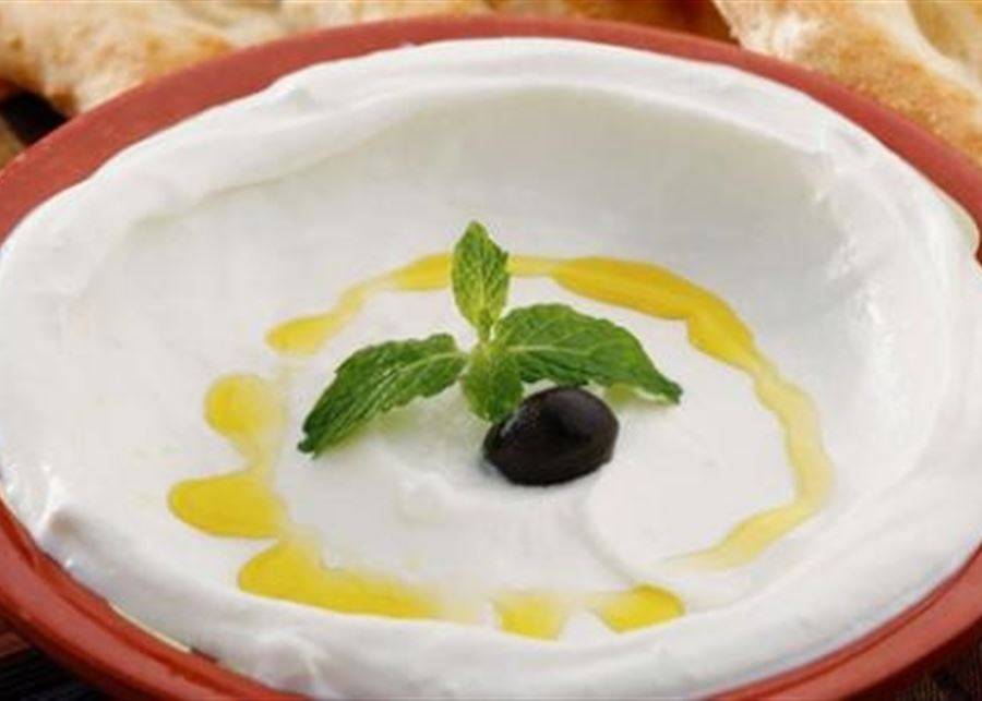 بعد وجود نشا وخليط نباتي غير مطابق للمواصفات داخل اللبنة... وزارة الإقتصاد تتحرك