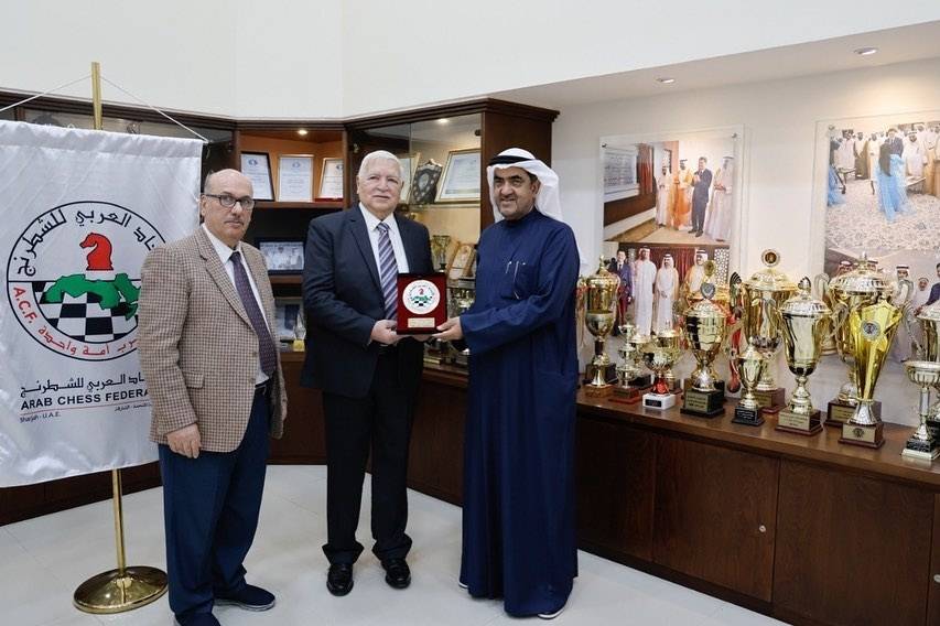 الشطرنج محور مباحثات شاكر
مع المعلا في الامارات