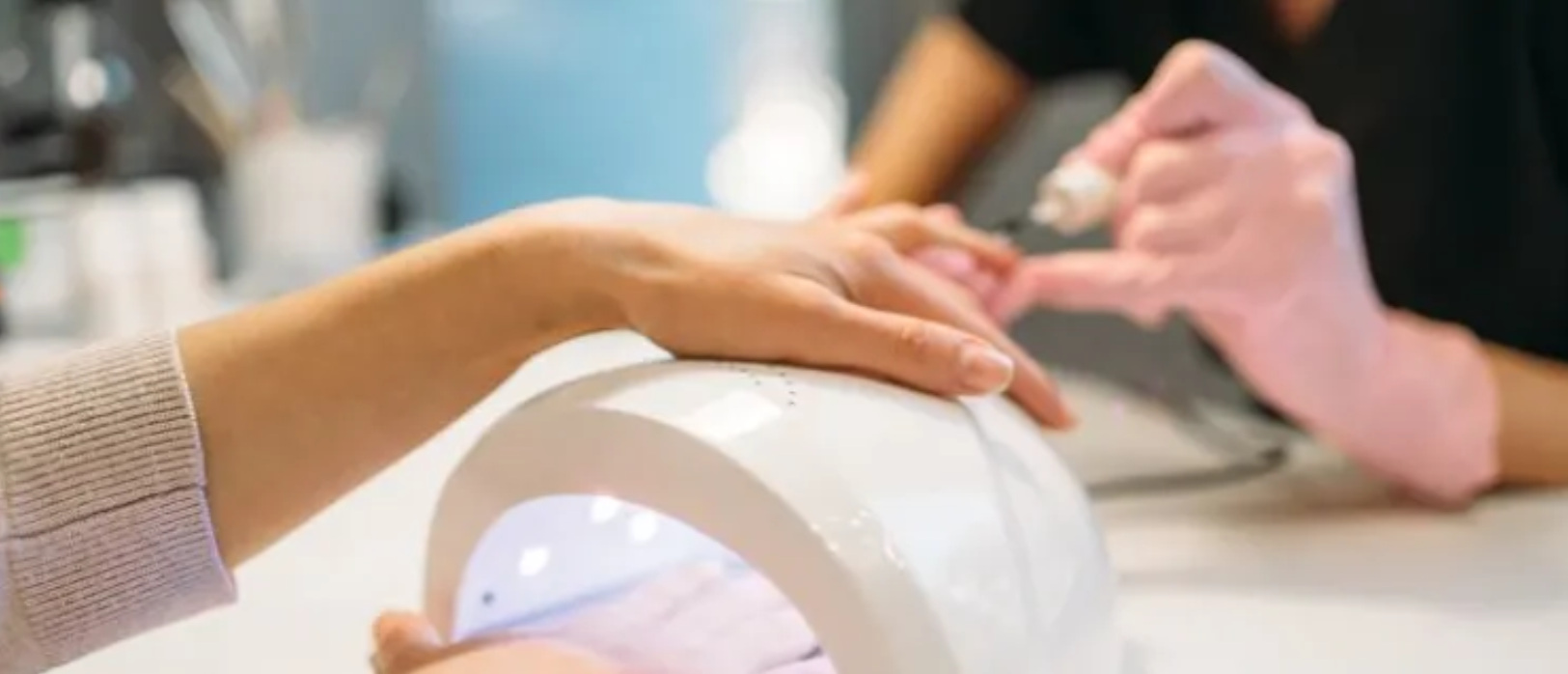 جهاز شائعٌ استخدامه في صالونات التجميل  يسبب مرض السرطان؟