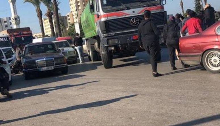 قطع طريق الضنية ـ طرابلس إحتجاجاً على توقيف مطلوبين