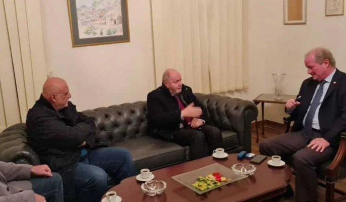 الاسمر التقى رئيس حزب الوطنيين الاحرار :

انتخاب رئيس للجمهورية فورا يؤدي

الى تحريك الوضع ومدخل للحل