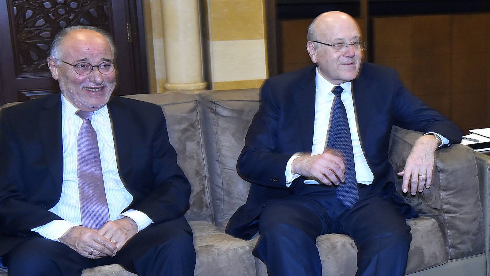 توتر بين ميقاتي والحلبي وجنبلاط يطلب دعم بري