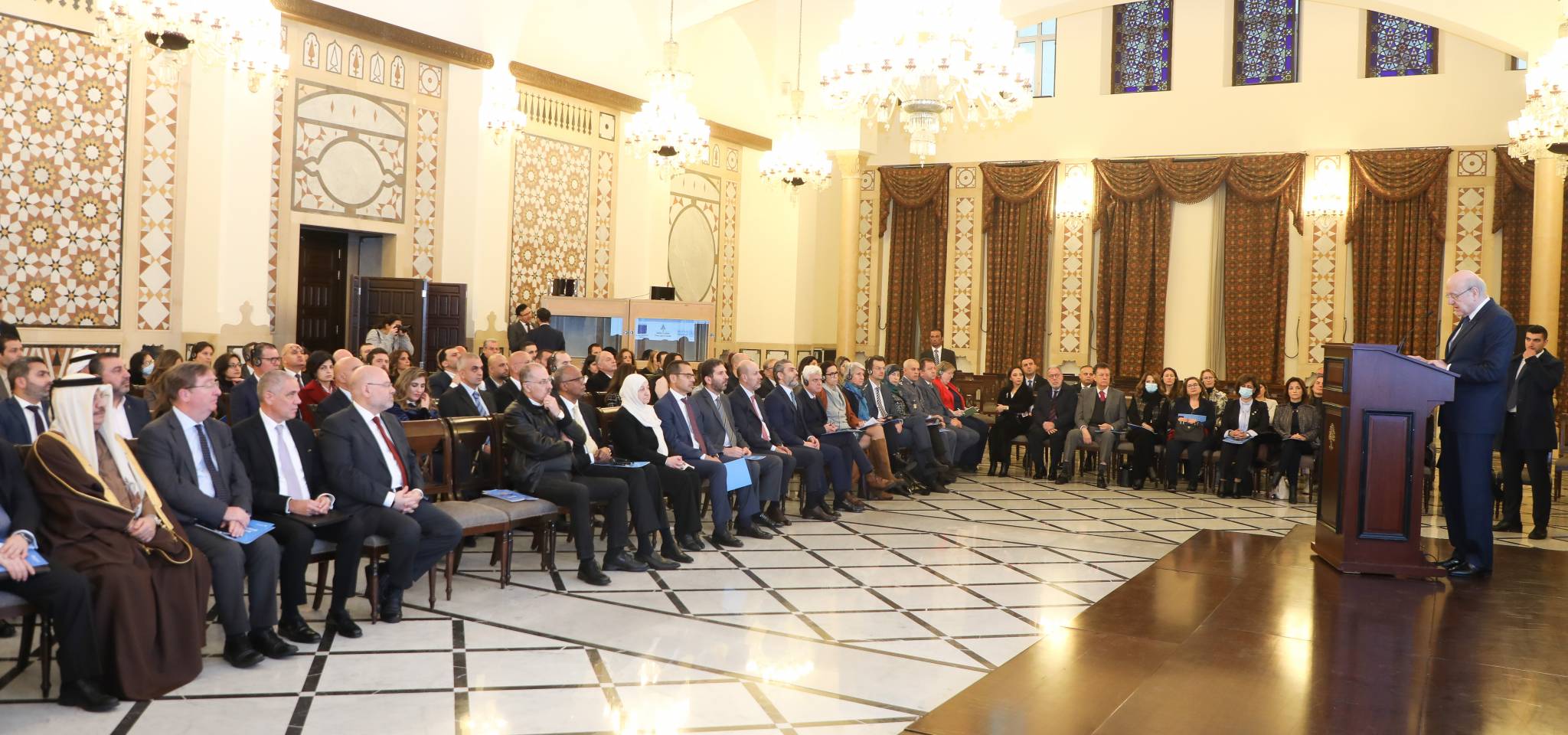 رعى حفل إطلاق الاستراتيجيّة الوطنيّة للقطاع الصحي
ميقاتي: في صدد إعداد الملف التربوي تمهيداً للدعوة الى جلسة
الأبيض: نهدف لنظام صحي يضمن حصول الجميع على الرعاية