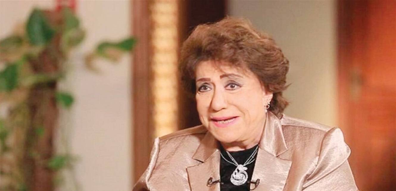 بعد خبر اعتزالها... فنانة كبيرة تخرج عن صمتها